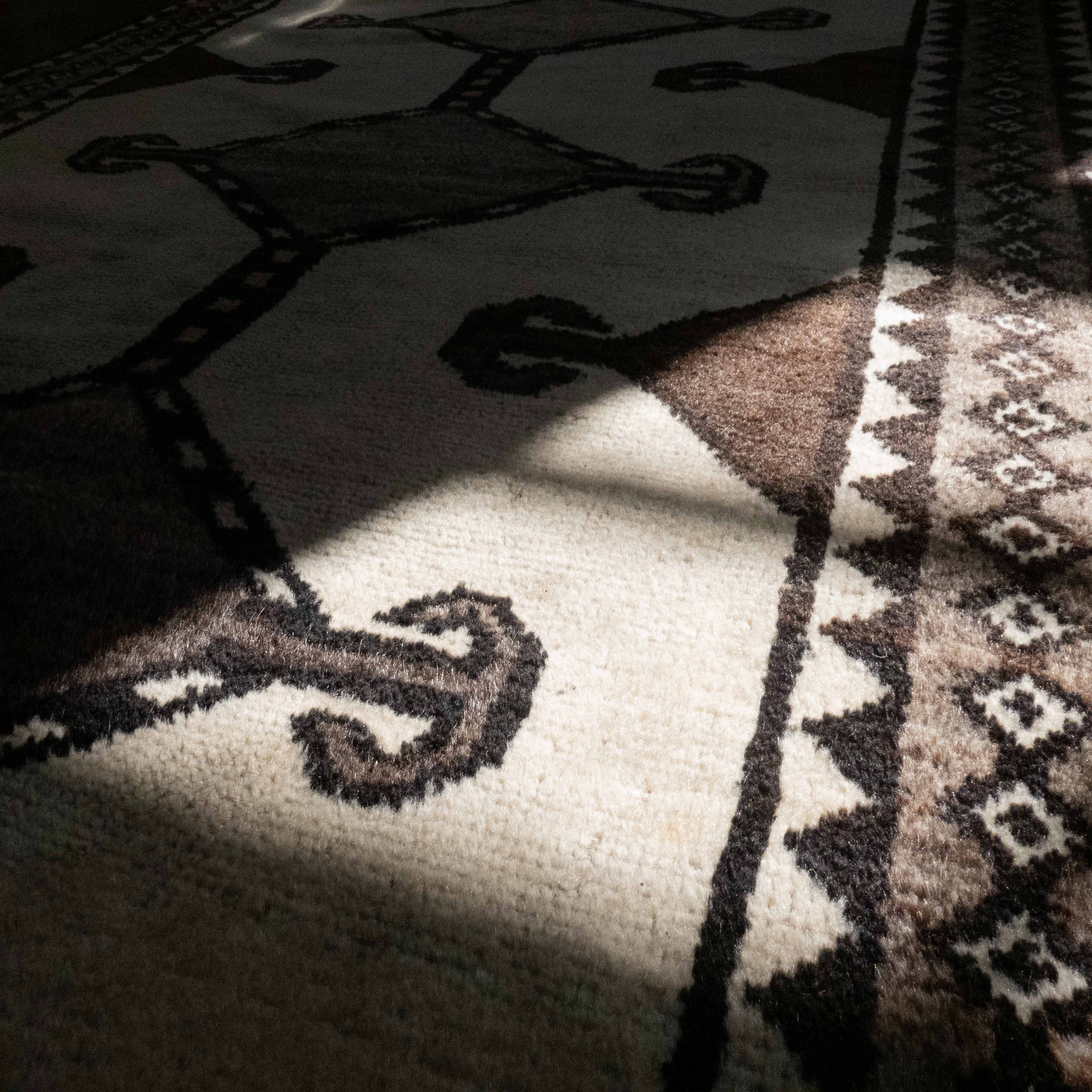 Undyed Wool Qashqai ‘Serpent’ Gabbeh, Iran (c. 1950)