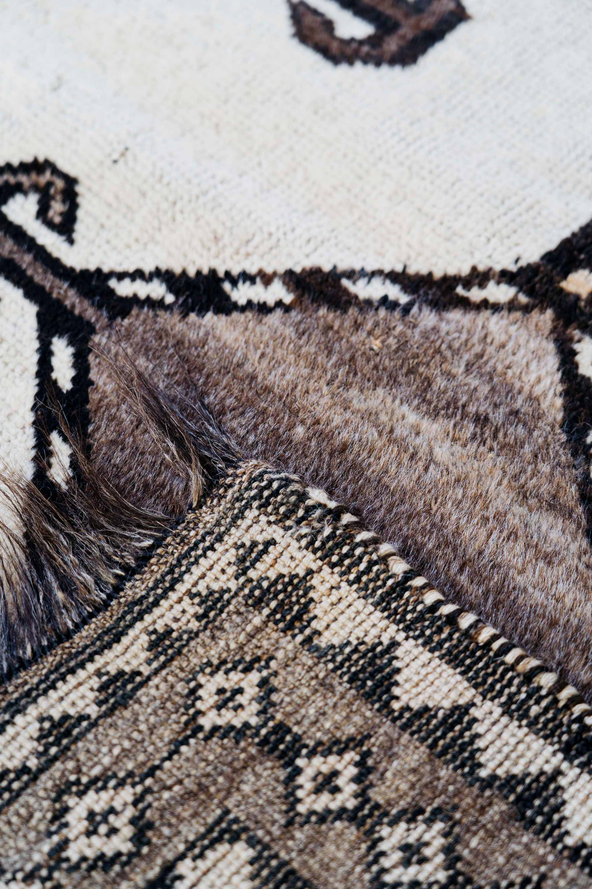 Undyed Wool Qashqai ‘Serpent’ Gabbeh, Iran (Mid-20th Century)